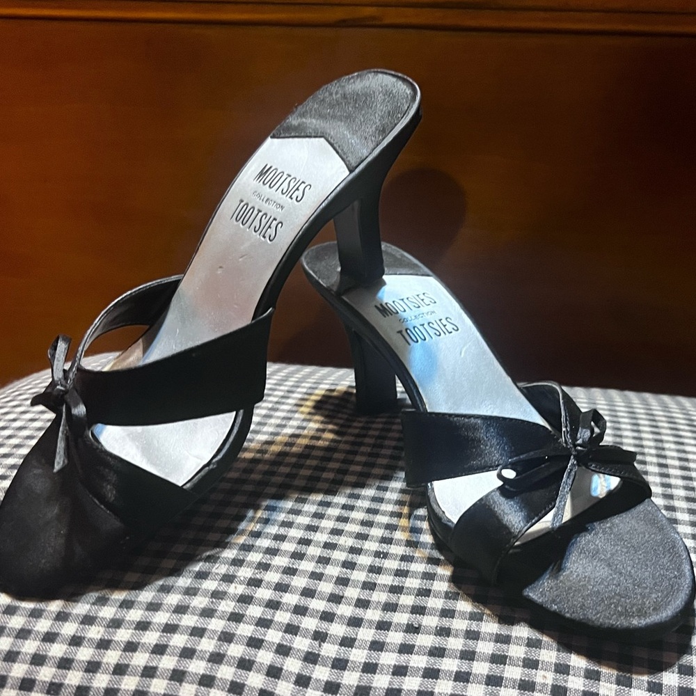 Black satin kitten heeled dress shoes by mooties tootsies